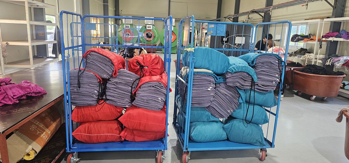 색상별 분류된 세탁물